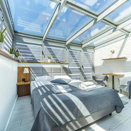 アパート Marina & *