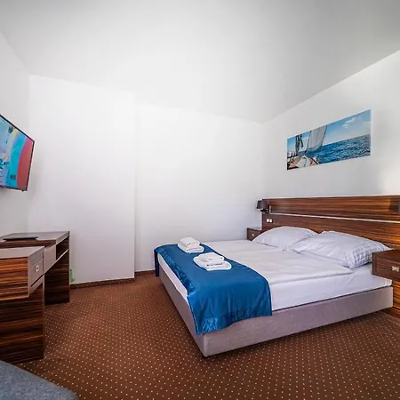 アパート Marina & *